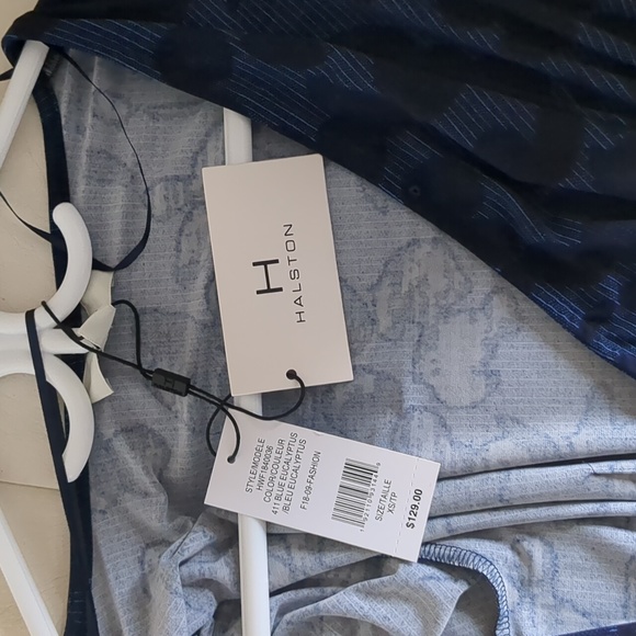 Dress - Picture 5 of 5